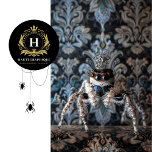 Papier Mousseline Regal Black Vintage Floral Crowned Spider Art<br><div class="desc">L'image est ornée d'une araignée lunaire ornée d'une couronne ornée de bijoux, dressée contre un arrière - plan sophistiqué et complexe à motifs bleu foncé et or. L'araignée est dépeinte avec des couleurs saisissantes et des textures détaillées, ce qui lui donne une apparence royale et fantastique. Les couleurs de l'arrière...</div>
