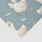 Papier Mousseline Silly Goose Party – Blue Background with Feathers (Détail)