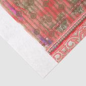 Papier Mousseline une écharpe rouge avec des fleurs dessus (Détail)