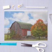 Papier Mousseline Une grange rouge Patinée avec un Twin Tree (Artisanat)