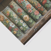 Papier Mousseline Une rangée d'anciens livres aux fleurs embellies (Détail)