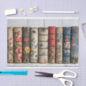 Papier Mousseline Une rangée d'anciens livres aux fleurs peintes (Artisanat)