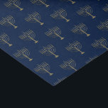 Papier Mousseline Vacances de bleu de motif de Hanoukka Menorah d'or<br><div class="desc">Enveloppez vos cadeaux dans le style cette saison des vacances avec notre papier de soie de soie élégant de Hanoukka. Ces caractéristiques de conception simples mais chics qu'un arrière - plan de bleu marine avec des menorahs d'or de faux a répétées dans un motif. Conçu par le © Tim Coffey...</div>