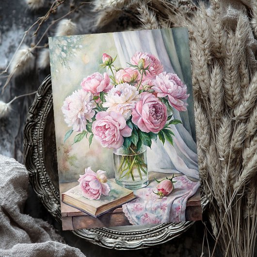 Papier Mousseline Vase élégant avec des pivoines roses sur la table