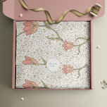 Papier Mousseline William Morris Vintage or rose Floral<br><div class="desc">William Morris Design Motif. William Morris était un designer textile anglais, un artiste, un écrivain et un socialiste associé à la Fraternité pré-Raphaélite et au British Arts and Crafts Movement. Il a fondé une entreprise de design en partenariat avec l'artiste Edward Burne-Jones et le poète et artiste Dante Gabriel Rossetti....</div>