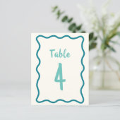 Papier Numéro de table de mariage à bordure ondulée gras  (Debout devant)