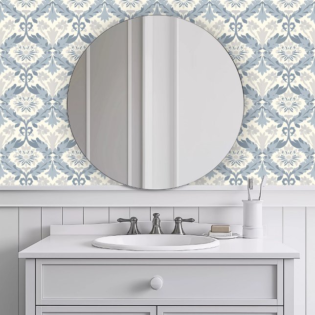 Papier Peint Couronne Bleue Monochrome (Monochromatic Blue Wreath Wallpaper in a white bathroom.)