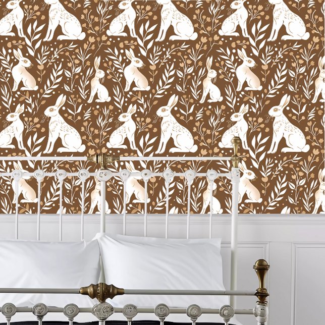 Papier Peint Hares de Cottagecore (Cottagecore Hares Wallpaper behind a white metal bed frame. )