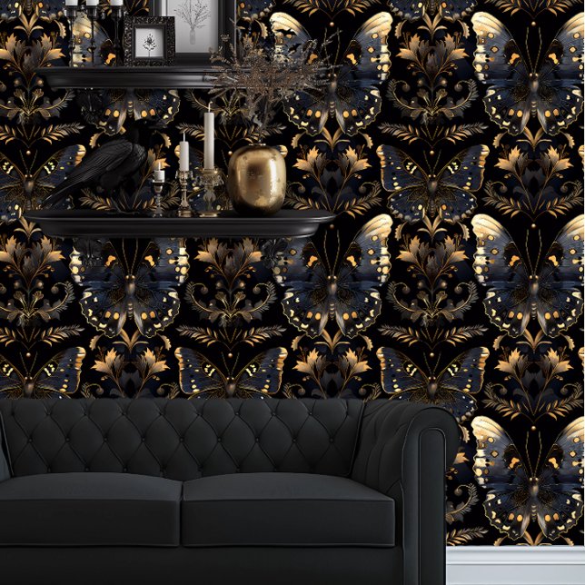 Papier Peint Papillons translucides Whimsigoth Gold (Whimsigoth Gold Translucent Butterflies Wallpaper behind a black couch.)