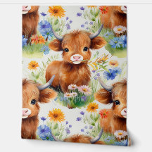 Vache des Highlands en fleurs sauvages