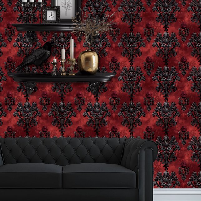 Papier Peint Whimsigoth noir sur fleur rouge (Whimsigoth Dark Red & Black Wallpaper behind a black couch and floating goth shelves.)