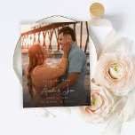 Papier Photo budgétaire - Écriture manuscrite Vertical En<br><div class="desc">Chic & Unique, Vous êtes la caractéristique de votre fun et moderne Chic Stylish Photo Enregistrer les Dates. Économisez de l'argent sur les invitations officielles avec cette petite invitation qui a une option pour les enveloppes. C'est le plus unique Save the Date que vous pouvez obtenir, un fait de votre...</div>