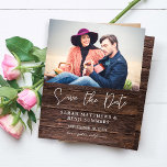 Papier Photo du budget sur Wood B Rustic Enregistrer la d<br><div class="desc">** LE PAPIER SATIN EST PAPIER MINCE. METTEZ À NIVEAU LE PAPIER POUR UN PAPIER PLUS ÉPAISSE. A UNE OPTION POUR ENVELOPPES. *** Économisez de l'argent sur les invitations officielles avec cette petite invitation qui a une option pour les enveloppes. Préparez vos invités pour l'extraordinaire mariage avec votre photo sur...</div>
