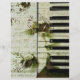 Papier Piano vintage et orchidées blanches sur vieux papi (Devant)