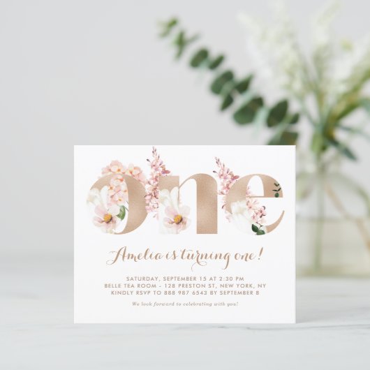 Papier Pink Hydrangea Rose Gold First Birthday Invitation (Debout devant)