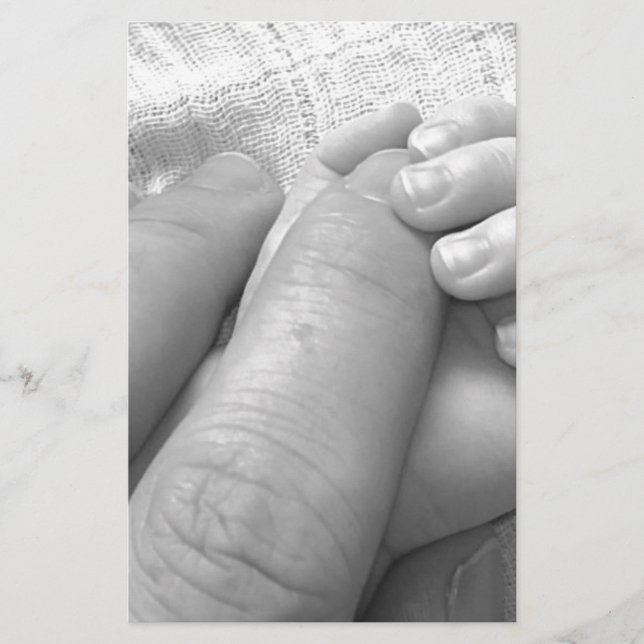 Papier Prise de mains de doigts de main de bébé (Devant)