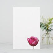 Papier rose de papeterie de tulipe (Debout devant)