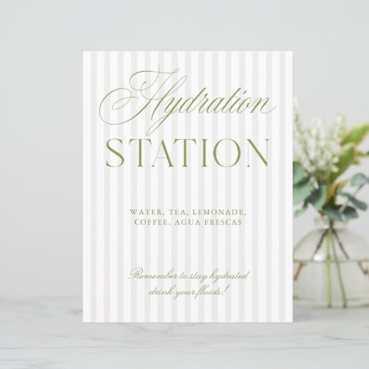 Papier Sage Green & Beige Wedding Hydration Station Sign (Debout devant)