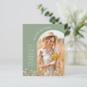 Papier Sage Green Fleur sauvage Graduation Party Invitati (Debout devant)