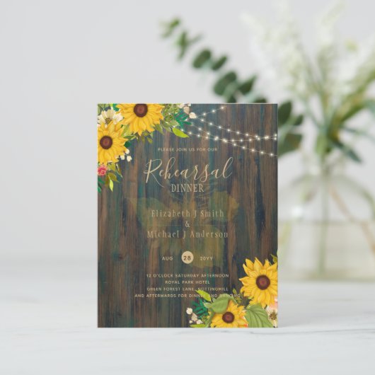 Papier Tournesols d'été Rustic Wood REHEARSAL DINNER Inv (Debout devant)