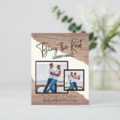 Papier Tying The Knot - Photo Engagement Party Invitation (Debout devant)