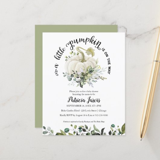 Papier Un Baby shower Budget Un Peu Citrouille Invitation (Devant/Arrière en situation)