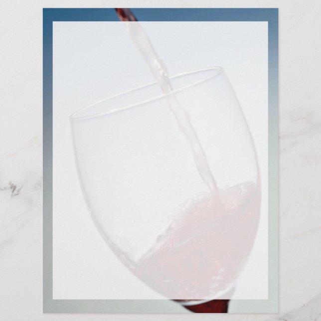 Papier Vin rouge versé dans le verre à vin (Devant)