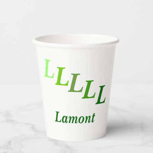 Papieren beker - getrapte Initialen, naam in groen (Voorkant)