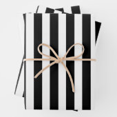 Papieren bladen met zwarte en witte strips inpakpapier vel (In situ)