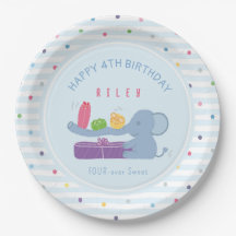 Papieren bord met olifant met lange neus en cadeau