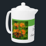 Papillon<br><div class="desc">Une photo d'un papillon qui dîne sur l'encolure des fleurs d'orange est un joli compagnon de la citation de Rudyard Kipling "Apprenez-nous à nous délecter de choses simples".</div>