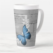 Papillon bleu Rustique Latte Mug personnalisé (Angle droit)