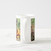Papillon de la dame peinte sur Zinnia Mug (Dos)