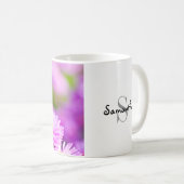 Papillon de l'amiral rouge sur une fleur Mug (Devant droit)