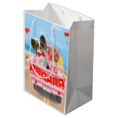Papillon Dog Valentijnsdag Truck Hearts Medium Cadeauzakje (Achterkant Gekanteld)