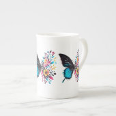 Papillon élégant et mug florale (Devant droit)