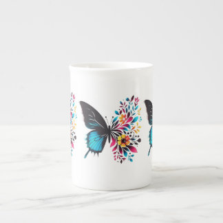 Papillon élégant et mug florale