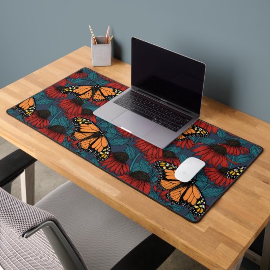 Papillon monarque sur des fleurs rouges (Bureau 2)