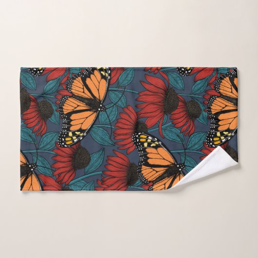 Papillon monarque sur des fleurs rouges (Serviette à main)