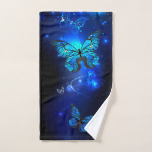 Papillon Morpho sur fond sombre