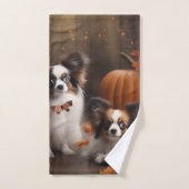Papillon Puppy Automne Citrouille de plaisir (Serviette à main)
