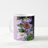 Papillon Reposé Sur Fleurs Mug (Devant gauche)