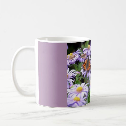 Papillon Reposé Sur Fleurs Mug (Gauche)
