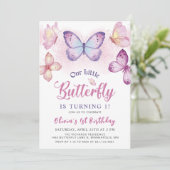 Papillon rose Purple Girls Invitation Anniversaire (Debout devant)