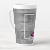 Papillon rose Rustique Latte Mug personnalisée (Angle gauche)