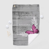Papillon rose Serviette de golf rustique (En situation)