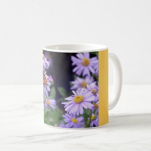 Papillon Sur Fleurs Mug (Devant droit)