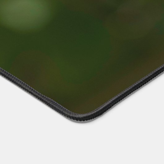 Papillon sur le mât de bureau à fleurs (Coin)