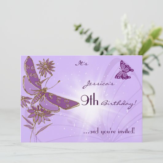 Papillon violet carte d'invitation d'anniversaire (Debout devant)
