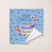 Papillons et fleurs Citation de mentalité positive (Gant de toilette)